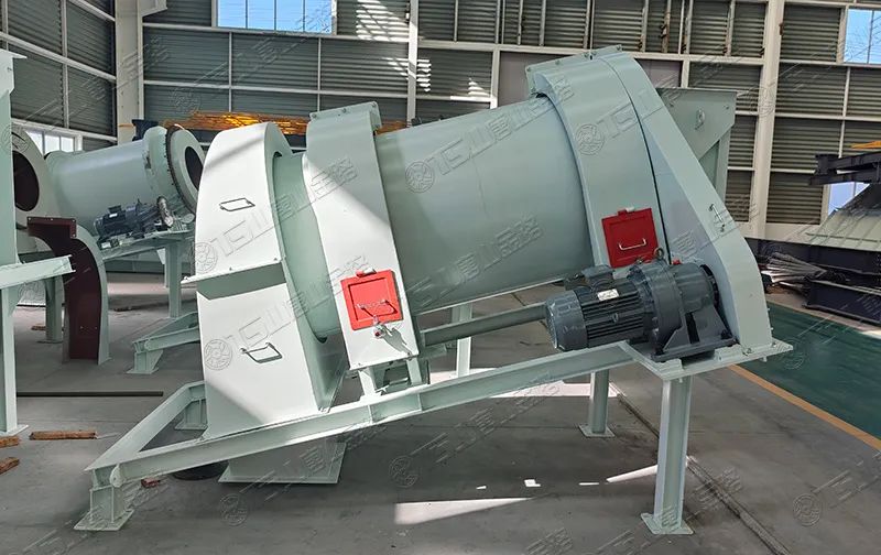 機(jī)制砂防離析、防揚(yáng)塵，有經(jīng)驗(yàn)的砂廠都在用加濕拌和機(jī)